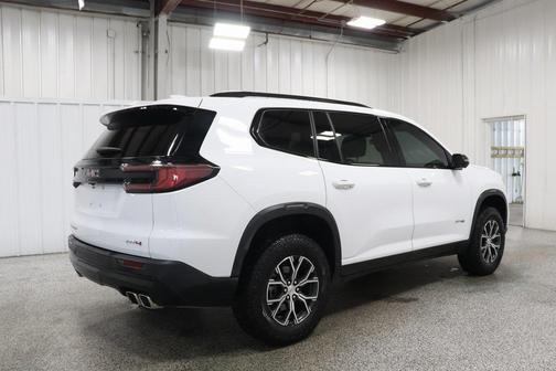 2024 GMC Acadia AWD AT4