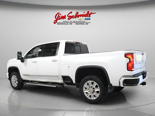 Iridescent Pearl Tricoat 2024 Chevrolet Silverado 2500 High Country