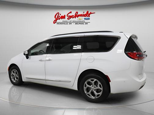 Bright White Clearcoat 2023 Chrysler Pacifica Limited