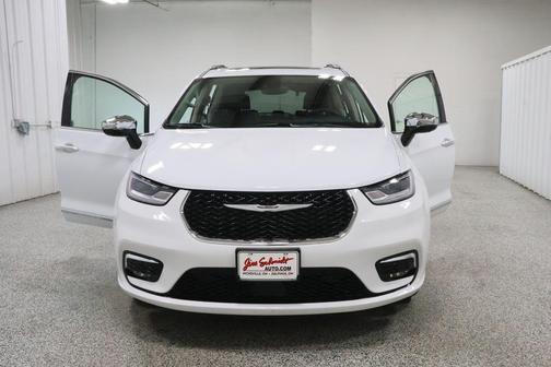 Bright White Clearcoat 2023 Chrysler Pacifica Limited