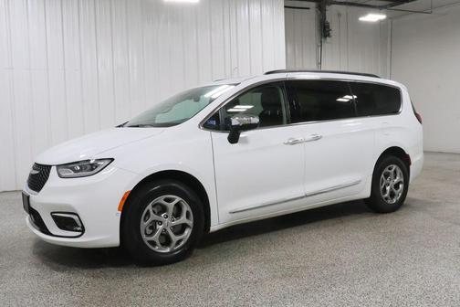Bright White Clearcoat 2023 Chrysler Pacifica Limited
