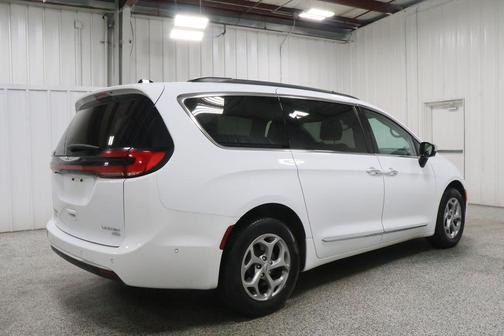 Bright White Clearcoat 2023 Chrysler Pacifica Limited