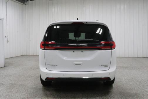 Bright White Clearcoat 2023 Chrysler Pacifica Limited