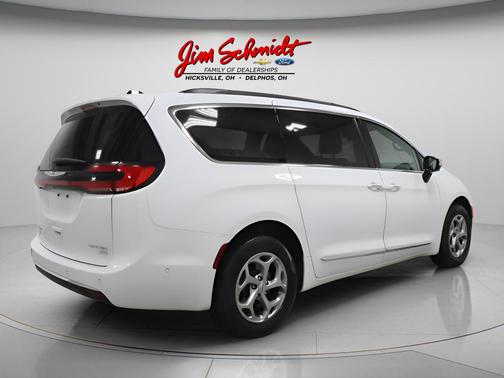 Bright White Clearcoat 2023 Chrysler Pacifica Limited
