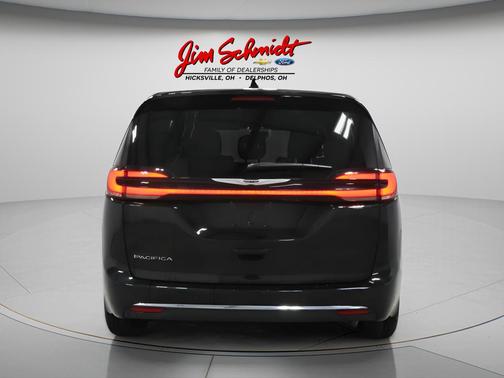 2025 Chrysler Pacifica L