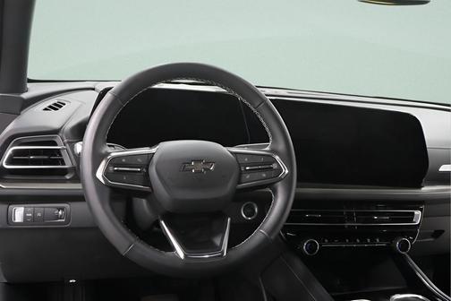 Summit White 2025 Chevrolet Traverse LT