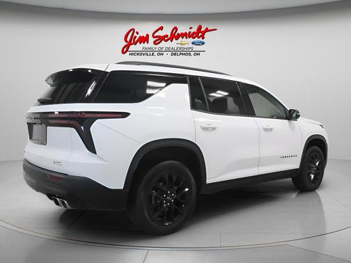 Summit White 2025 Chevrolet Traverse LT