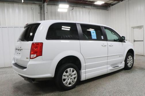 White Knuckle Clearcoat 2017 Dodge Grand Caravan SE