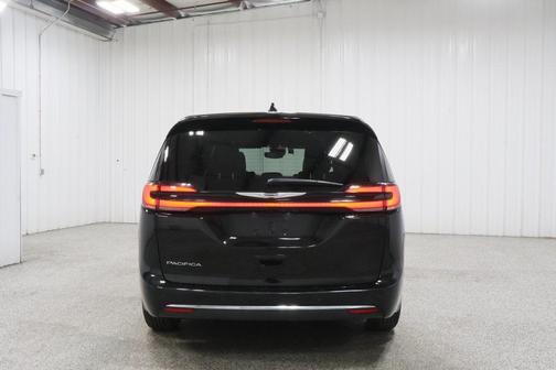 2025 Chrysler Pacifica L