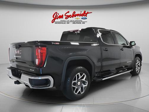 Onyx Black 2023 GMC Sierra 1500 SLE