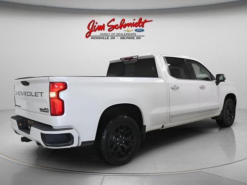 Iridescent Pearl Tricoat 2024 Chevrolet Silverado 1500 High Country