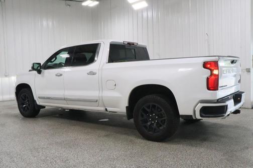Iridescent Pearl Tricoat 2024 Chevrolet Silverado 1500 High Country