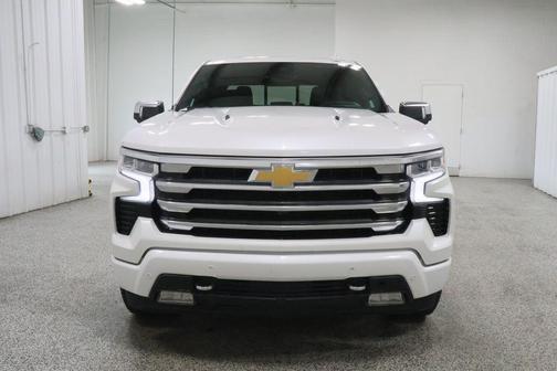 Iridescent Pearl Tricoat 2024 Chevrolet Silverado 1500 High Country