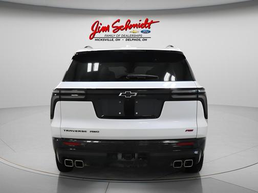 Iridescent Pearl Tricoat 2025 Chevrolet Traverse RS