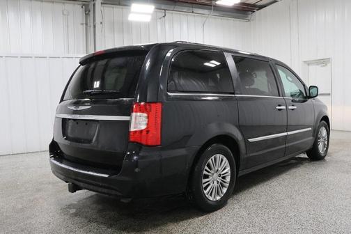2016 Chrysler Town & Country Touring-L