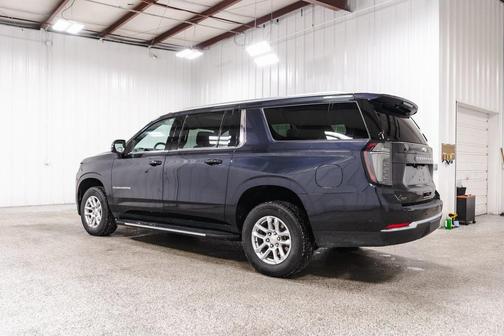 2025 Chevrolet Suburban LT