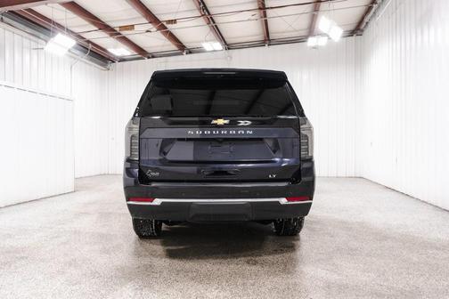 2025 Chevrolet Suburban LT