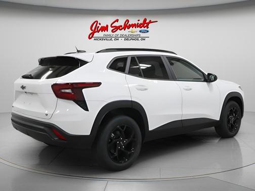 Summit White 2026 Chevrolet Trax LT