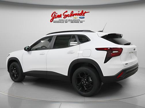 Summit White 2026 Chevrolet Trax LT