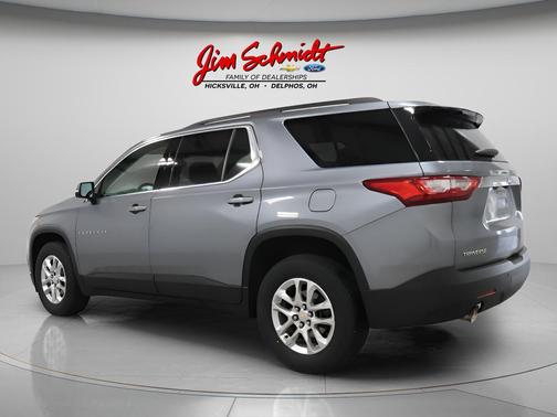 Satin Steel Metallic 2021 Chevrolet Traverse LT Leather