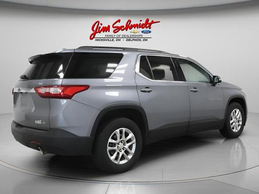 Satin Steel Metallic 2021 Chevrolet Traverse LT Leather