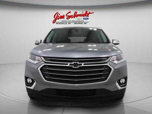 Satin Steel Metallic 2021 Chevrolet Traverse LT Leather