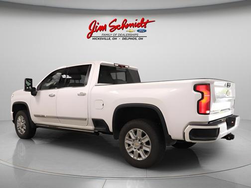 Iridescent Pearl Tricoat 2024 Chevrolet Silverado 2500 High Country