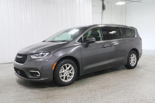 Granite Crystal Metallic Clearcoat 2023 Chrysler Pacifica Touring L