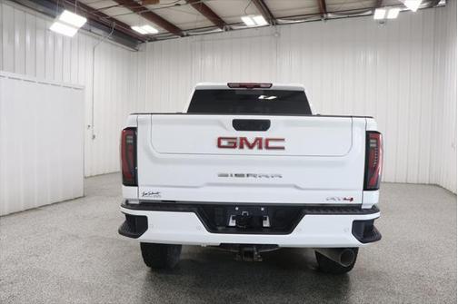 2024 GMC Sierra 2500 AT4