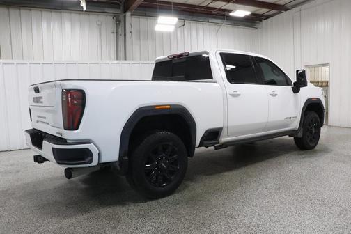 2024 GMC Sierra 2500 AT4