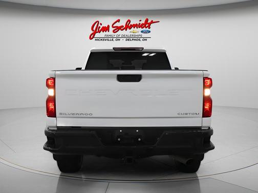 Summit White 2025 Chevrolet Silverado 2500 Custom