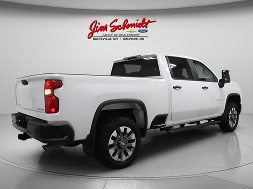 Summit White 2025 Chevrolet Silverado 2500 Custom