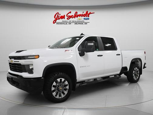 Summit White 2025 Chevrolet Silverado 2500 Custom