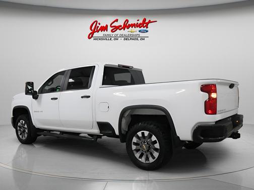 Summit White 2025 Chevrolet Silverado 2500 Custom