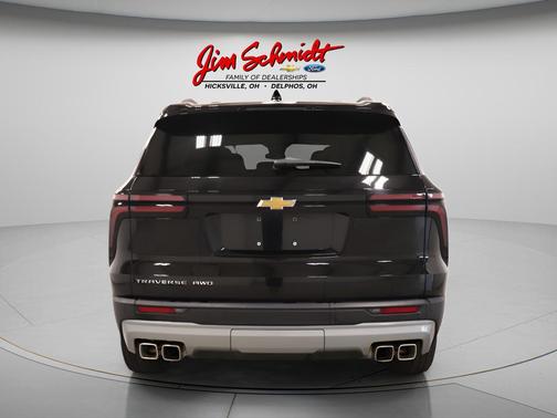 Mosaic Black Metallic 2026 Chevrolet Traverse LT