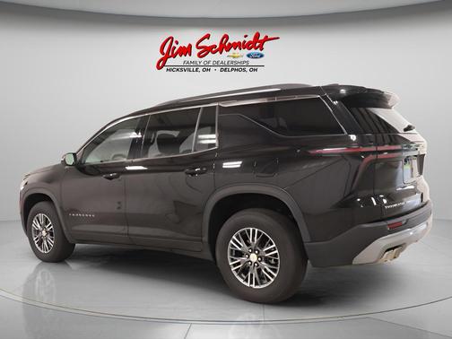 Mosaic Black Metallic 2026 Chevrolet Traverse LT