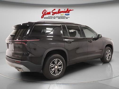Mosaic Black Metallic 2026 Chevrolet Traverse LT