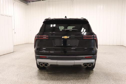Mosaic Black Metallic 2026 Chevrolet Traverse LT