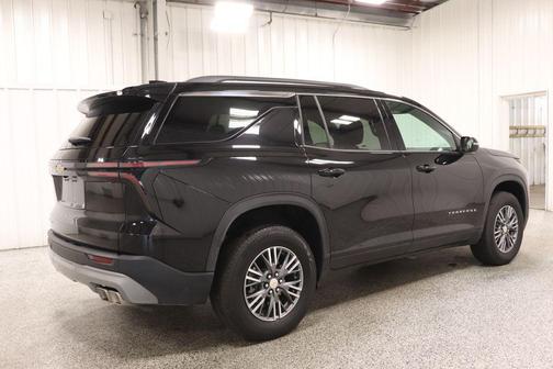 Mosaic Black Metallic 2026 Chevrolet Traverse LT