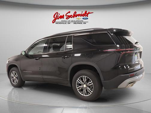 Mosaic Black Metallic 2026 Chevrolet Traverse LT