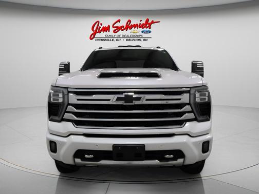 Iridescent Pearl Tricoat 2024 Chevrolet Silverado 2500 High Country