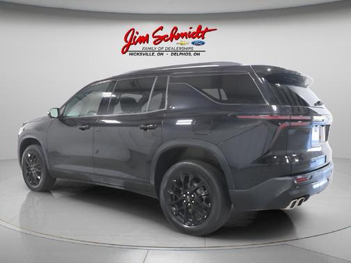 Mosaic Black Metallic 2024 Chevrolet Traverse LT