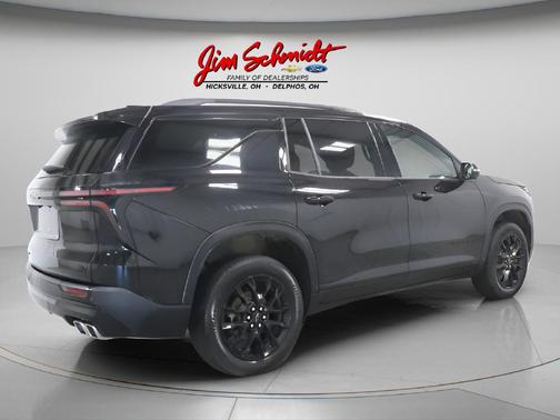 Mosaic Black Metallic 2024 Chevrolet Traverse LT