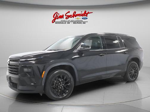 Mosaic Black Metallic 2024 Chevrolet Traverse LT