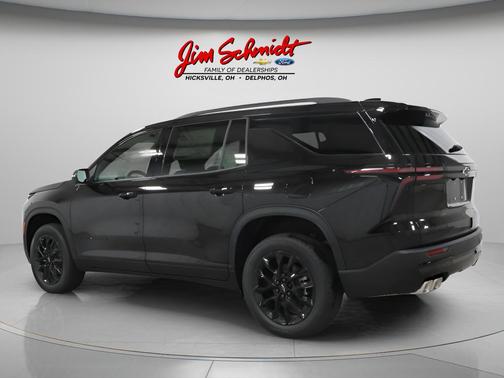 Mosaic Black Metallic 2026 Chevrolet Traverse LT