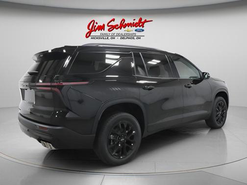 Mosaic Black Metallic 2026 Chevrolet Traverse LT