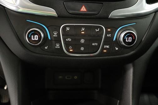Photo 4 of 33 of 2020 Chevrolet Equinox 1LT