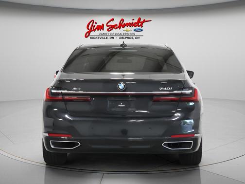 Black Sapphire Metallic 2020 BMW 740 xDrive