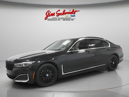 Black Sapphire Metallic 2020 BMW 740 xDrive