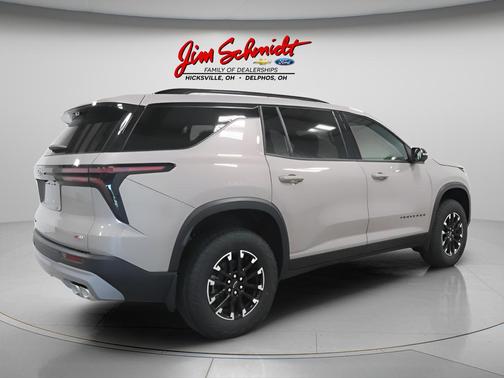 Sandstone Gray 2026 Chevrolet Traverse Z71